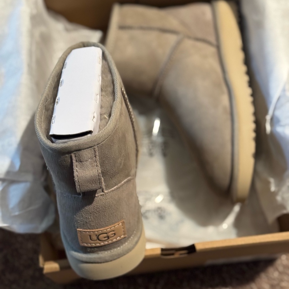UGG Classic Mini II Boots in Gray